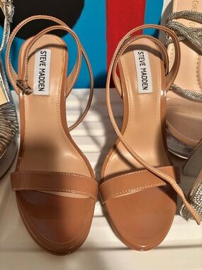 NWOT Steve Madden Wafer Nude Tan Strappy Heeled Sandals